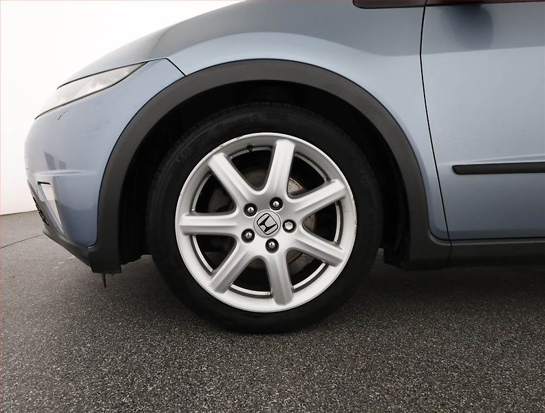 Honda Civic (2008) 1.8 i, po STK, pěkný stav - fotka 18 z 18
