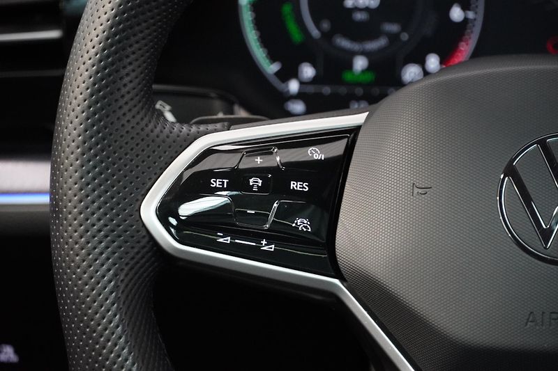 Volkswagen Touareg R ČR,DPH,1.MAJ,360,Tažné,HUD - fotka 26 z 40