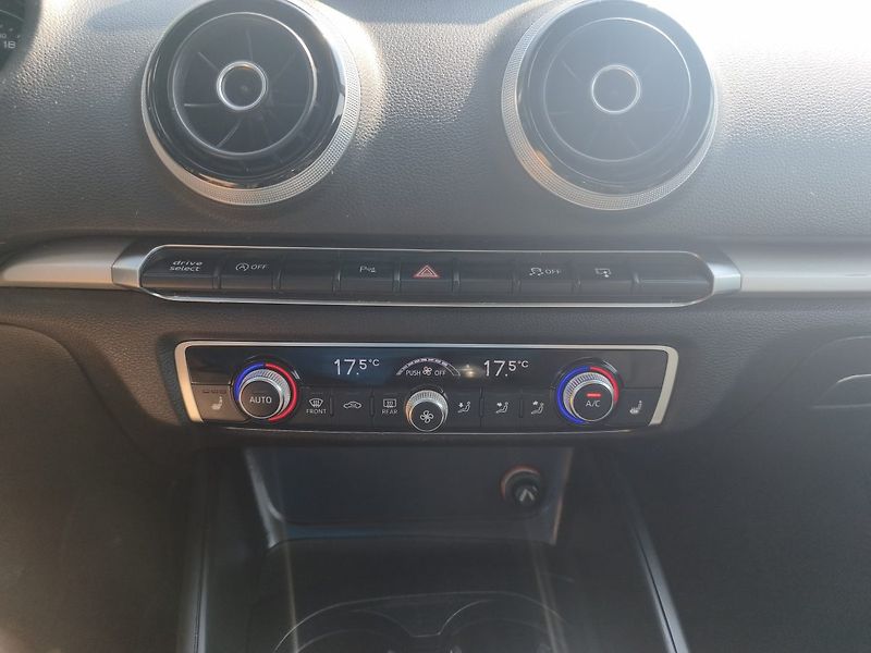 Audi A3 (2015) - fotka 16 z 32