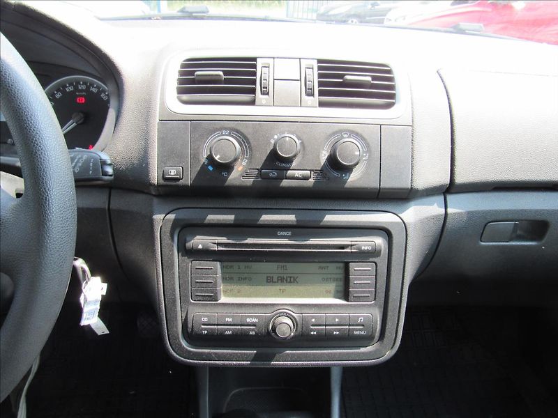 Škoda Fabia 1,2 HTP 44KW Ambiente - fotka 15 z 29