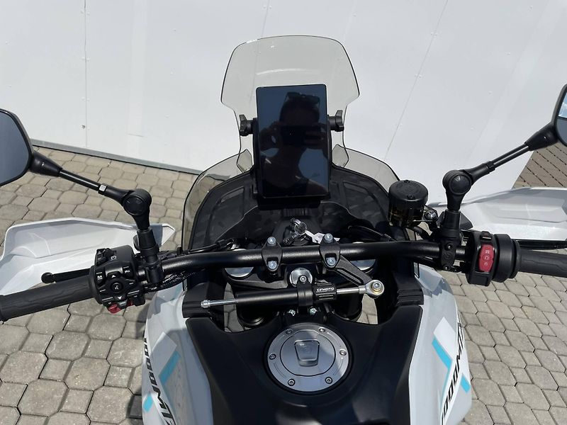 CFMOTO (2026) 1000MT-X Touring EU5+ - fotka 10 z 12