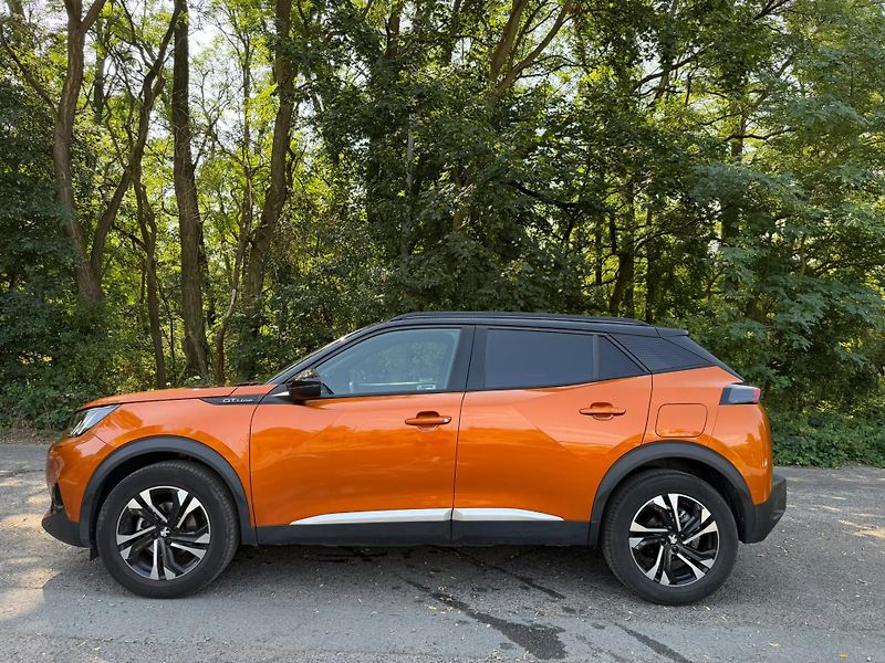 Peugeot 2008 (2020) GT LINE,130 koní, Automat 8st. - fotka 9 z 23
