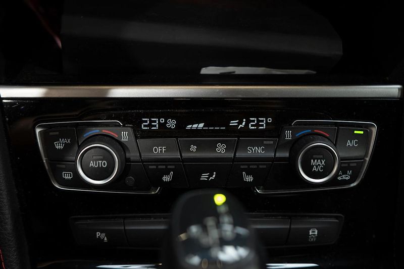 BMW Ostatní 216d Active Tourer - fotka 13 z 32