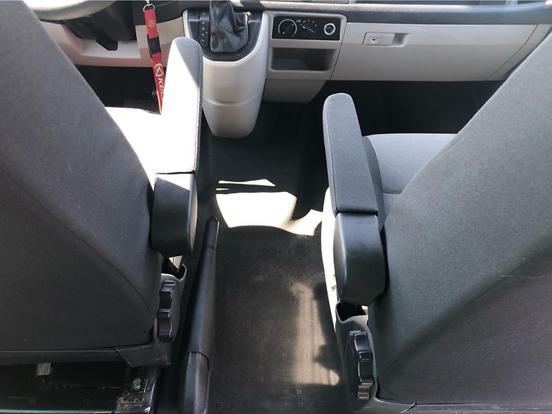Volkswagen Transporter 2,0 TDI DSG 8 míst - fotka 20 z 26