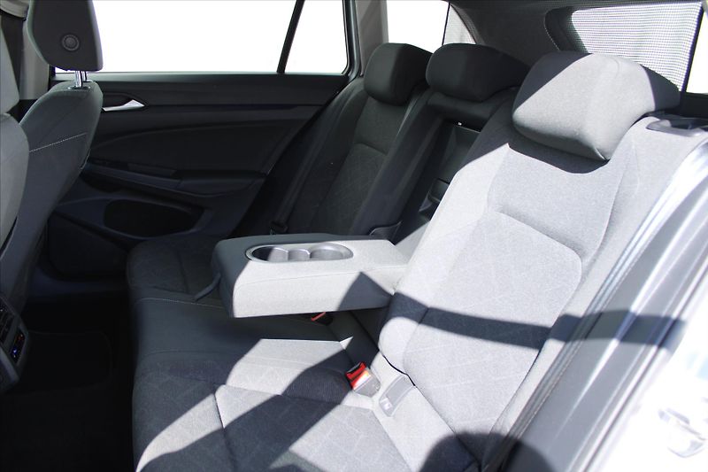 Volkswagen Golf 2.0 TDI LIFE BUSINESS NAVI ACC - fotka 11 z 28