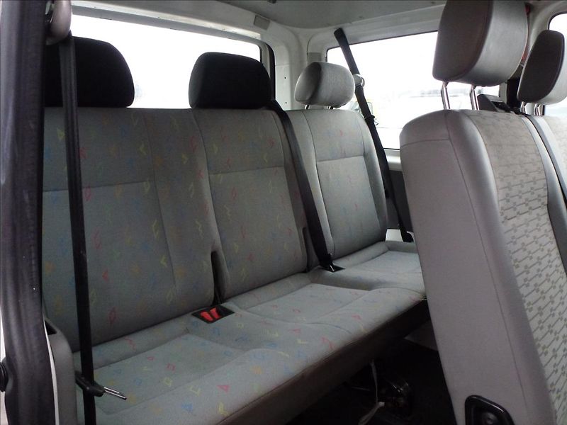 Volkswagen Transporter 2,0 TDi 9 míst - fotka 19 z 36