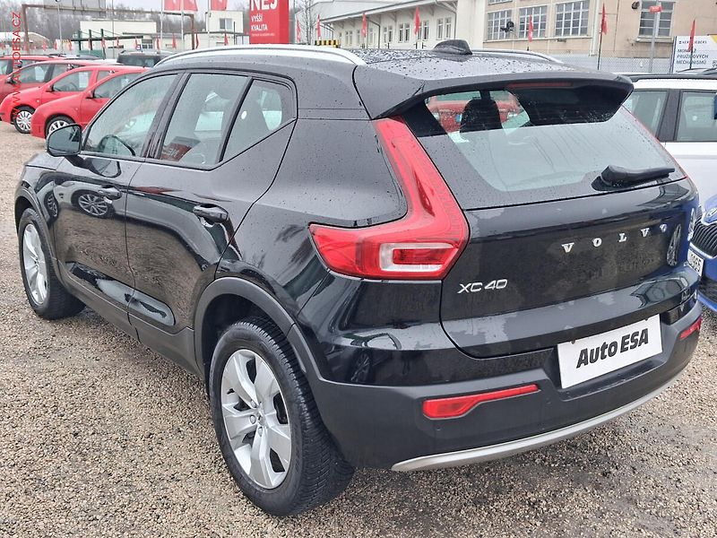 Volvo XC40 (2020) 1.5T, Momentum, AT - fotka 6 z 23