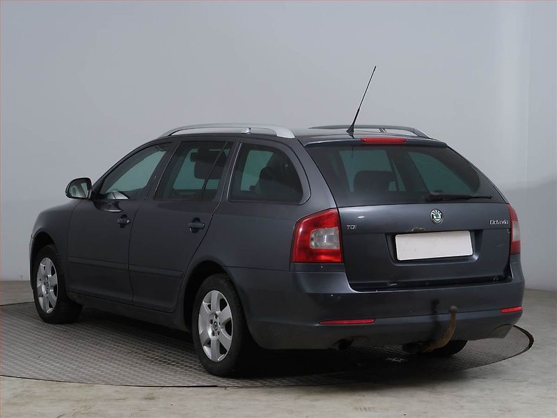 Škoda Octavia (2011) 1.6 TDI, nová STK, Tažné - fotka 4 z 13