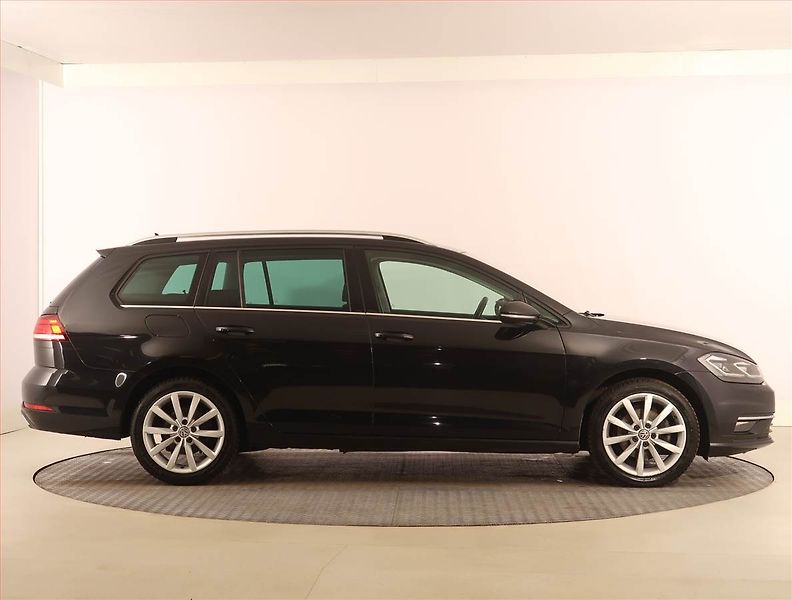 Volkswagen Golf (2018) 1.5 TSI, Automat, Serv.kniha - fotka 6 z 18