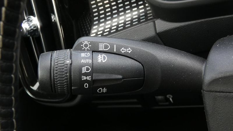 Volvo XC40 B4 AWD R-Design - fotka 10 z 21
