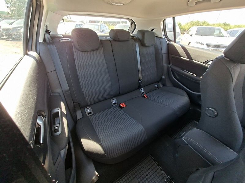 Peugeot 308 ACTIVE 1.6 BHDI 100k M5 - fotka 5 z 24