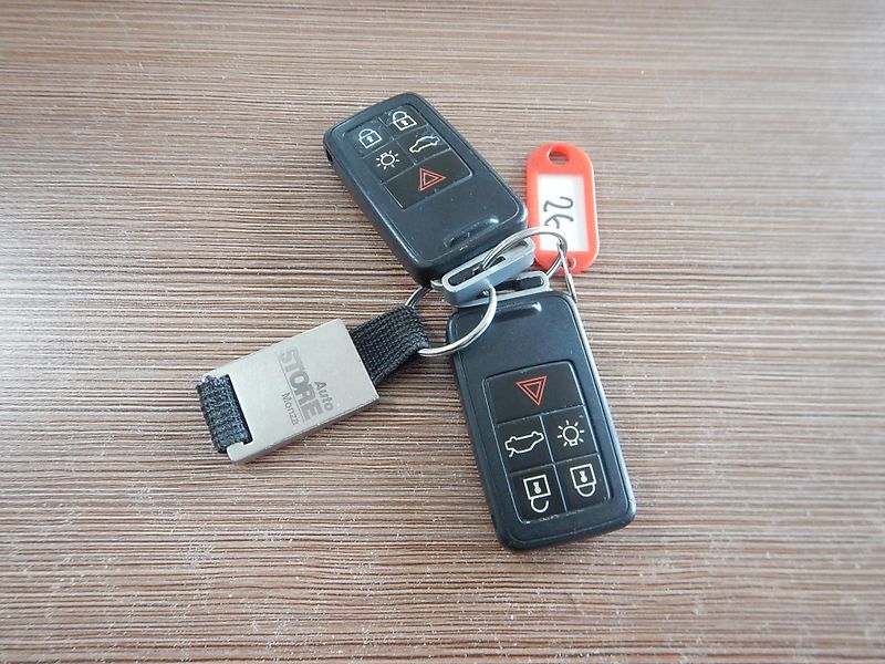 Volvo V70 D3 2.0 D, AUT, 120 kW  - fotka 24 z 31