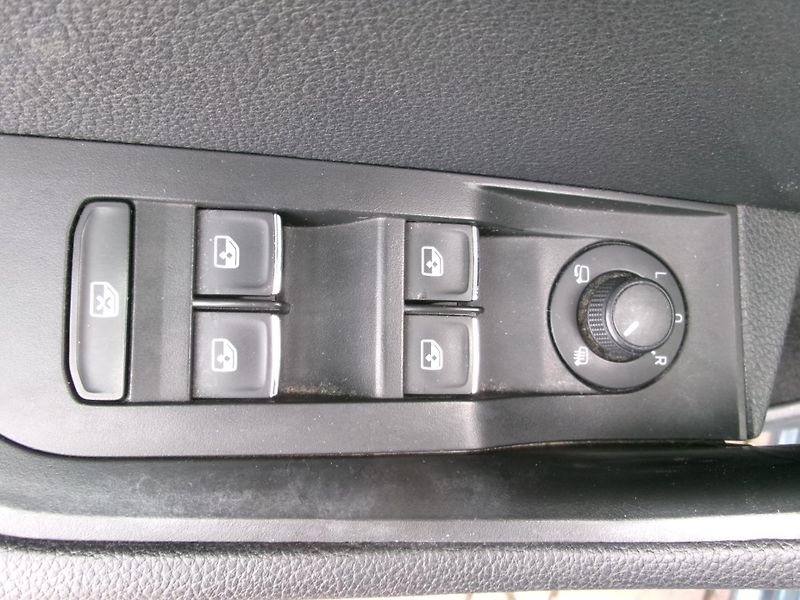 Škoda Superb (2015) 2,0TDI NAVI ACC 4x4 - fotka 30 z 36
