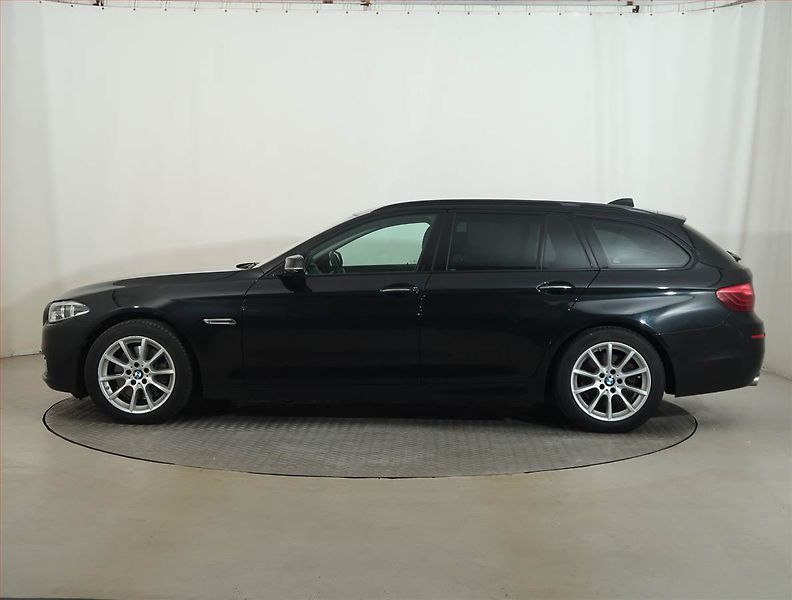 BMW Řada 5 (2014) 530d xDrive, 4X4, Automat - fotka 3 z 17