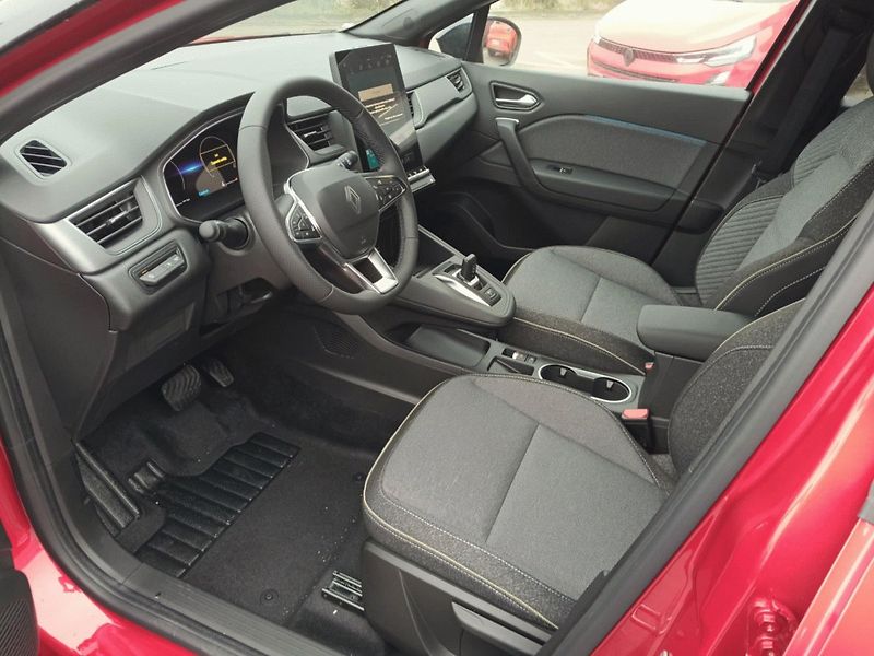 Renault Captur (2026) techno mild hybrid 140 EDC - fotka 9 z 27