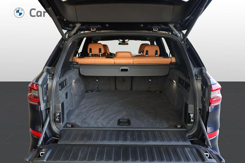 BMW X5 xDrive 40i - fotka 11 z 29