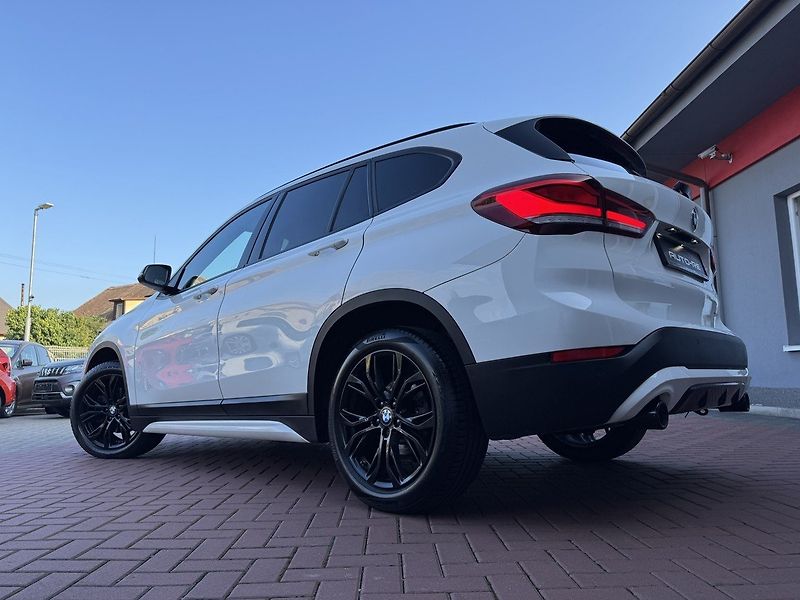 BMW X1 (2020) 2.0d Xdrive Navi 4x4 LED - fotka 49 z 50