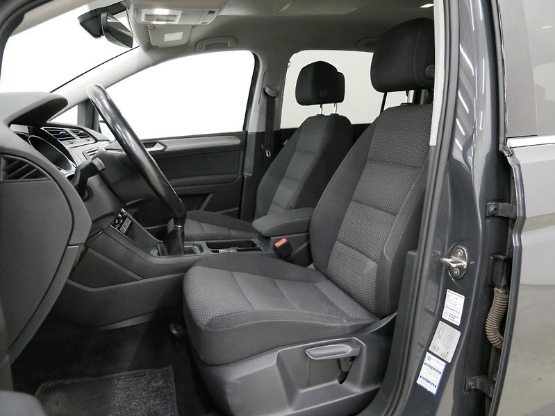 Volkswagen Touran - fotka 11 z 26