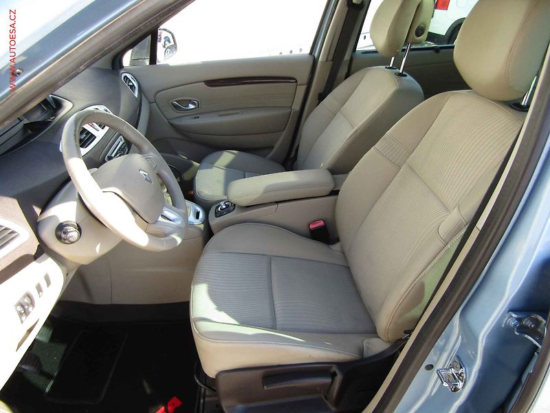 Renault Grand Scénic (2009) 1.9 dCi, 1.maj, Panor, tempo - fotka 9 z 19