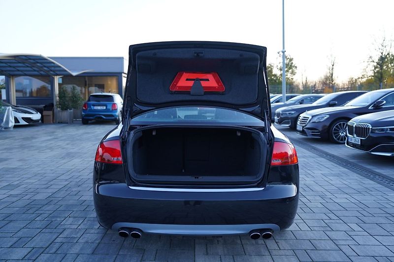 Audi S4 B7 V8 253kW/BOSE/RECARO/MAX VÝ - fotka 23 z 50