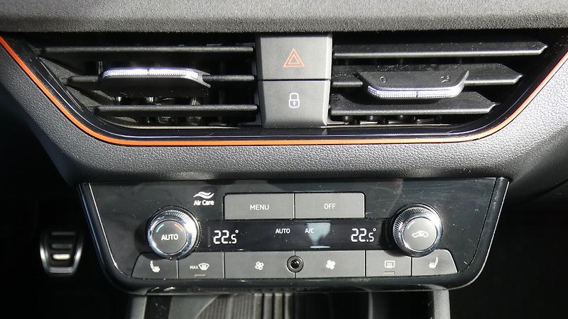 Škoda Scala 1.0 TSI Drive - fotka 18 z 24