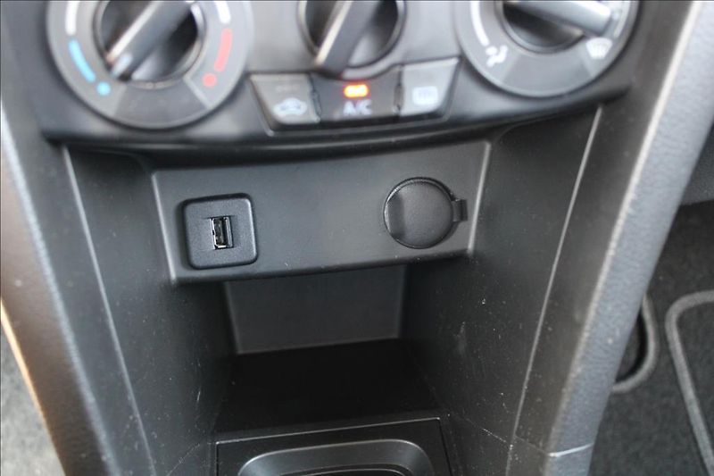 Suzuki Swift 1,2 i  4 x 4, SERVISKA - fotka 18 z 31