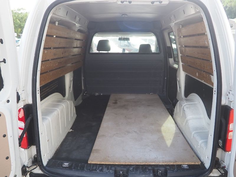 Volkswagen Caddy (2014) 1.6 TDI, 75 kW - fotka 11 z 25