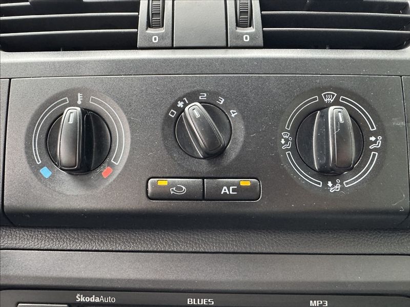 Škoda Fabia 1,4 i 16V 63kW DPH 1.maj ČR - fotka 39 z 47