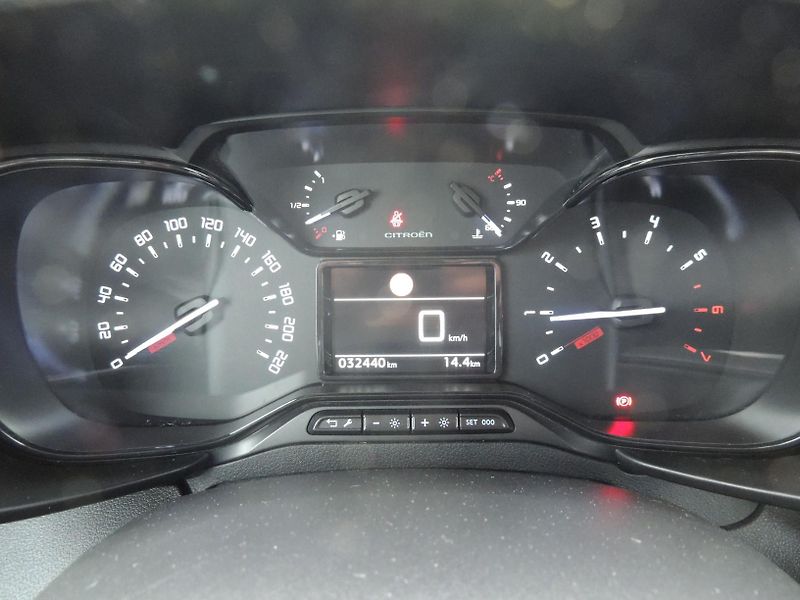 Citroën Berlingo (2019) 1.2Puretech,Live,81kw,ČR,1.maj - fotka 46 z 55