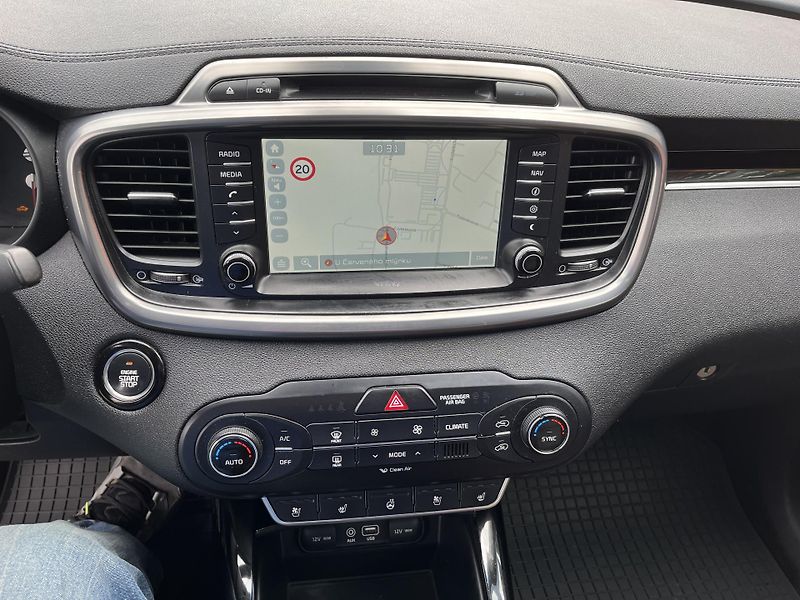 Kia Sorento 2.2 CRDi Platinum 4x4 Automat - fotka 23 z 33