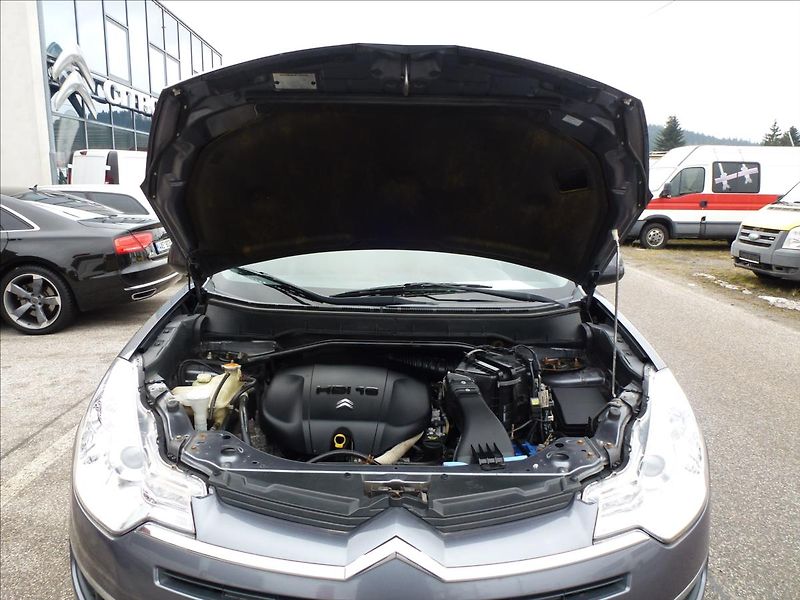 Citroën C-Crosser 2,2 HDi SX 7míst 4x4 - fotka 39 z 53