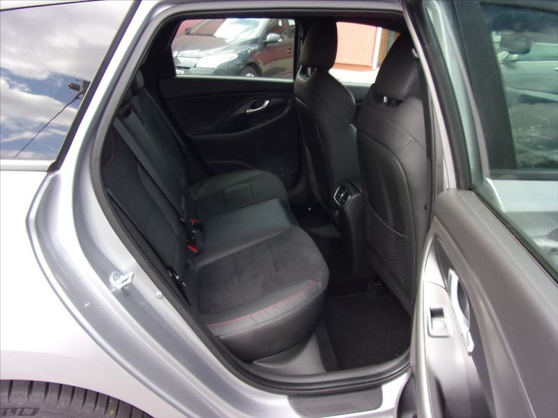 Hyundai i30 1,6 CRDI MHEV N Line Premium A - fotka 11 z 30