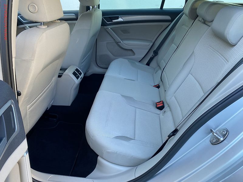 Volkswagen Golf (2015) 2.0 TDi, AAC, tempo - fotka 10 z 18