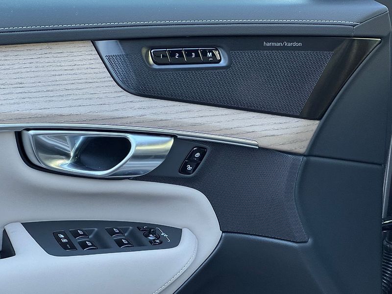 Volvo XC90 PLUS T8 360°, VENTILACE, 335kW - fotka 9 z 23