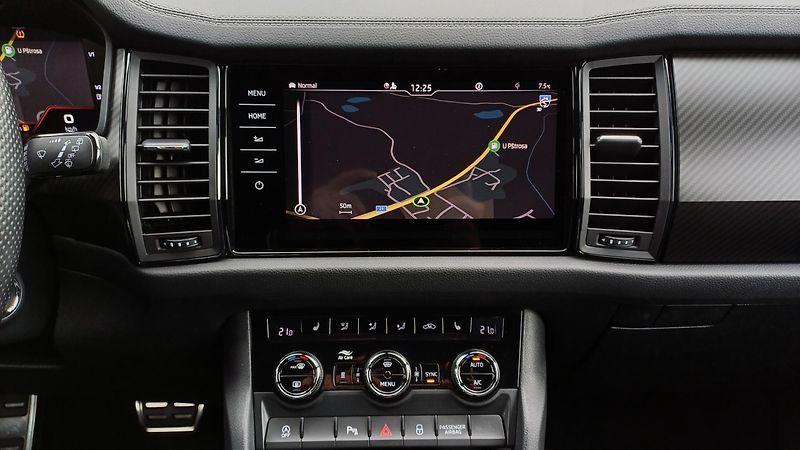 Škoda Kodiaq SPORTLINE TDI 147kW WEBASTO-ČR - fotka 36 z 50