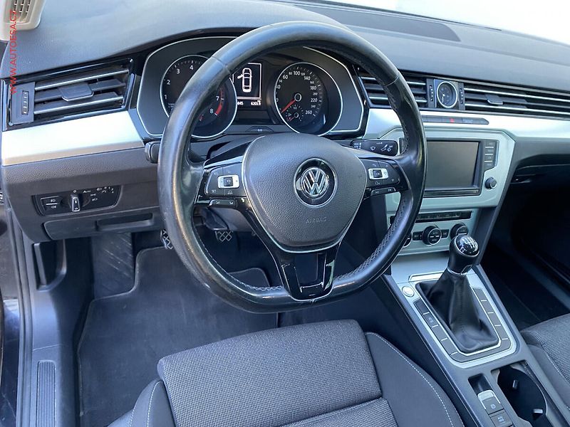 Volkswagen Passat (2015) 1.4 TSi, Comfortline, navi - fotka 13 z 18