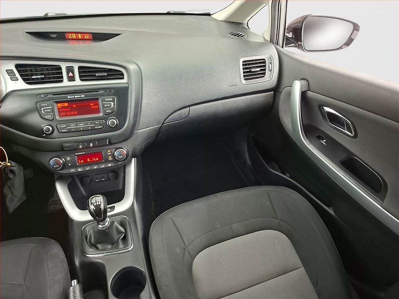 Kia Ceed (2012) 1.6 GDI, nová STK, jezdí dobře - fotka 8 z 14