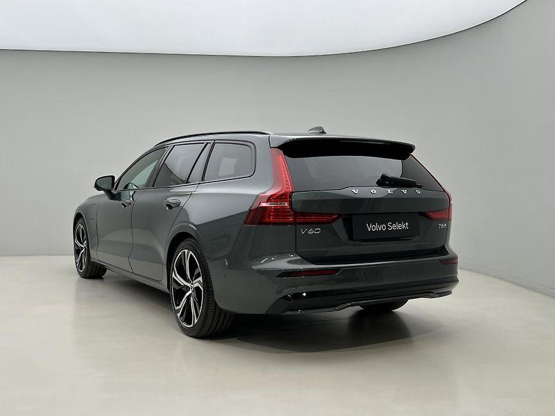 Volvo V60 T6 AWD DARK PLUS 1. maj. - fotka 10 z 49