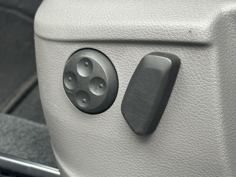 Seat Alhambra (2014) 2.0TDi MAN Style,7míst, tažné  - fotka 26 z 51