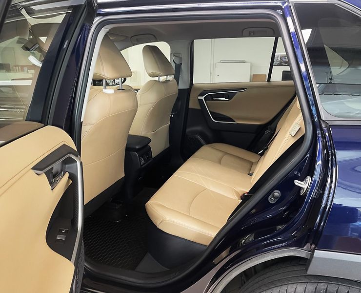 Toyota RAV4 2.5 Hybrid Executive e-CVT, ČR - fotka 11 z 30
