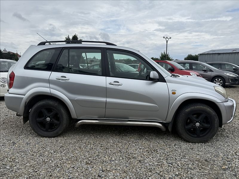 Toyota RAV4 2,0 D-4D 4X4 TAŽNÉ NOVÁ STK - fotka 4 z 24