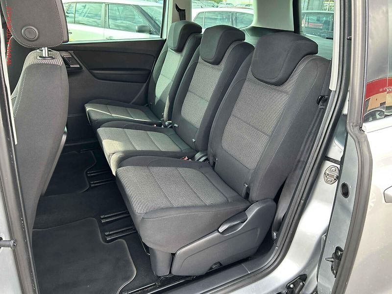 Volkswagen Sharan (2015) 2.0TDI, Navi, autoAC - fotka 10 z 18