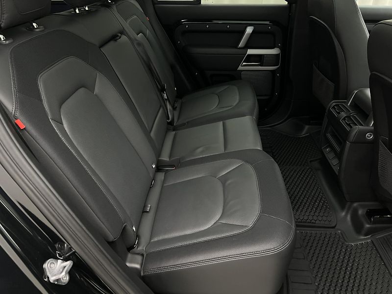 Land Rover Defender 110 D250 X-DYNAMIC HSE 1. maj - fotka 23 z 57