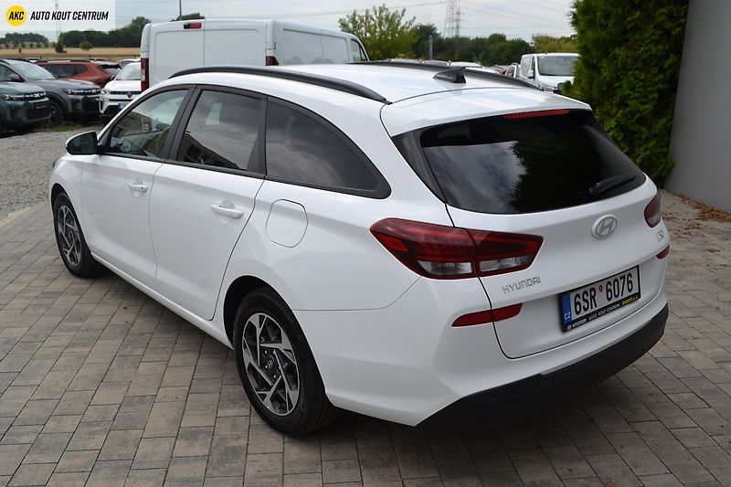 Hyundai i30 WG 1,5I MT SMART FAMILY NAVI - fotka 3 z 47