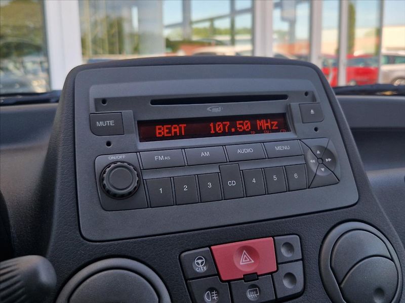 Fiat Panda 1,2 i 1 MAJITEL POUZE 40TIS.km - fotka 23 z 23