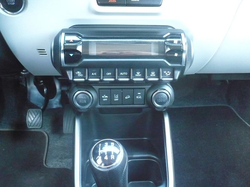 Suzuki Ignis (2018) 1.2i 66Kw 4x4 Klima - fotka 12 z 31