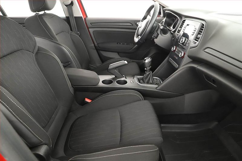 Renault Mégane (2018) Limited 1.6 SCe, Tempomat - fotka 7 z 13
