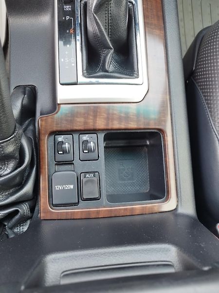 Toyota Land Cruiser (2013) - fotka 15 z 27