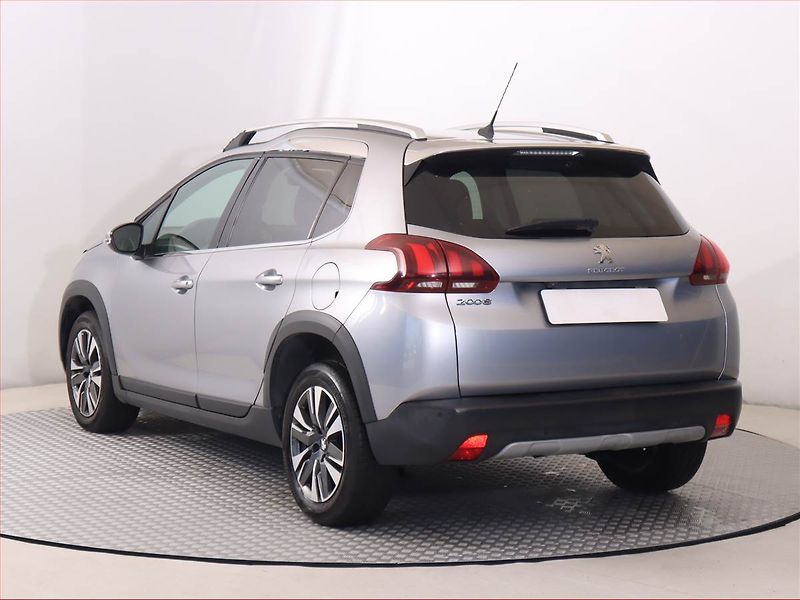Peugeot 2008 (2019) 1.2 PureTech, Automat, Navi - fotka 4 z 22