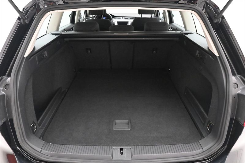Volkswagen Passat 2,0 TDI 110 kW COMFORTLINE Zár - fotka 10 z 28